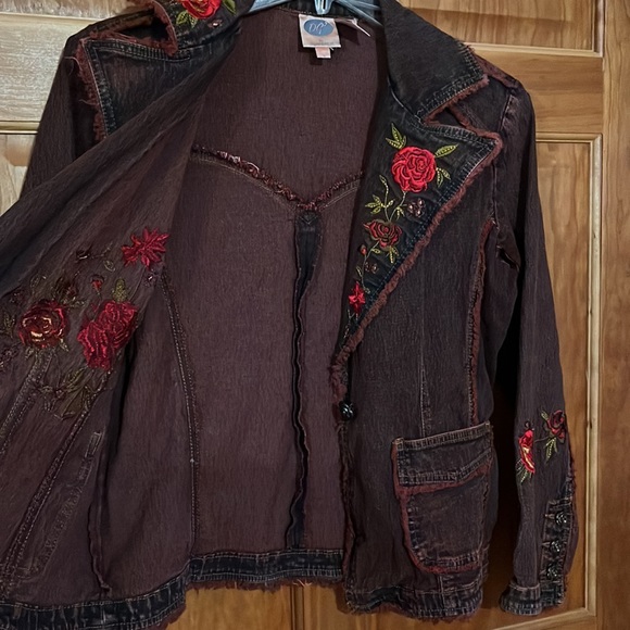 Gorgeous Embroidered denim jacket !! - Picture 9 of 10